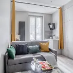 Le Charme Parisien Jo 2024 *